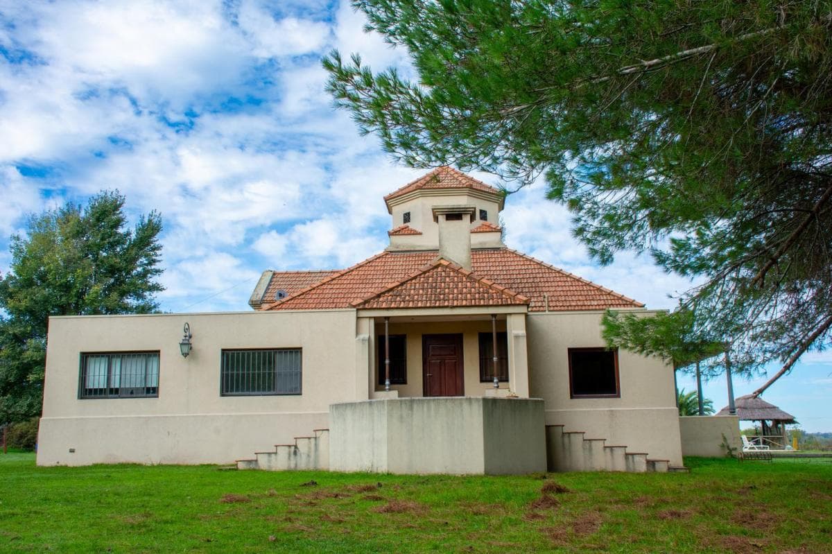 Casa estilo campo toscano — 6.445 m² de parque exclusivo